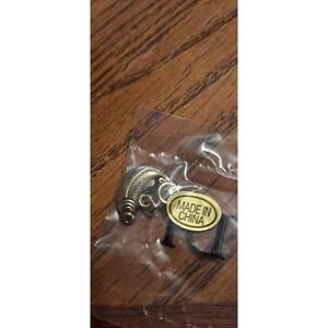 DI‎ Diamonds International Charm Fish Gold Tone .5" New